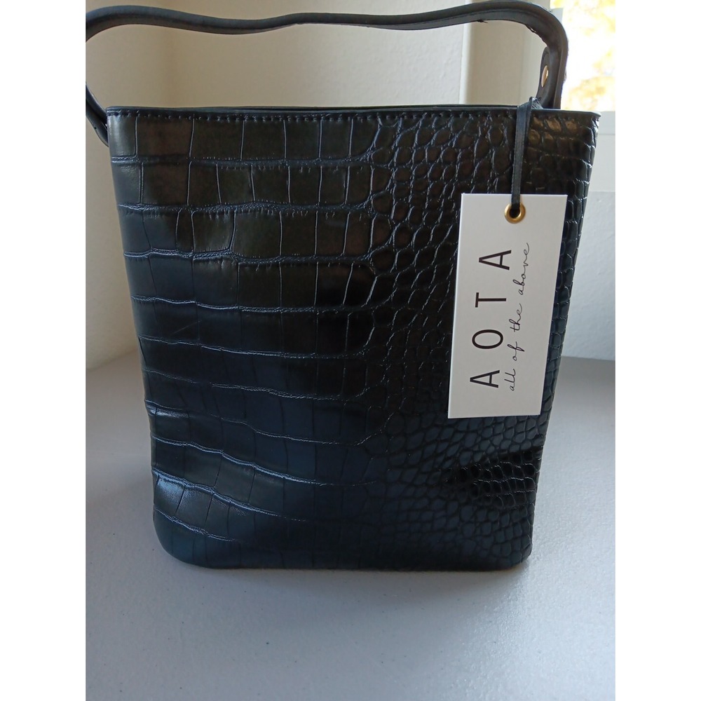 AOT Crossbody Handbag Bucket Purse  NEW Black Alligator Vegan Capsule Minimalist - Picture 2 of 9